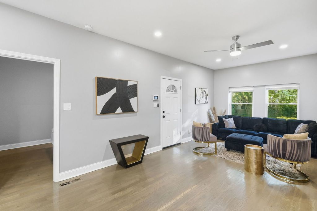 8020 S Muskegon Avenue, Chicago, IL 60617 — photo 4