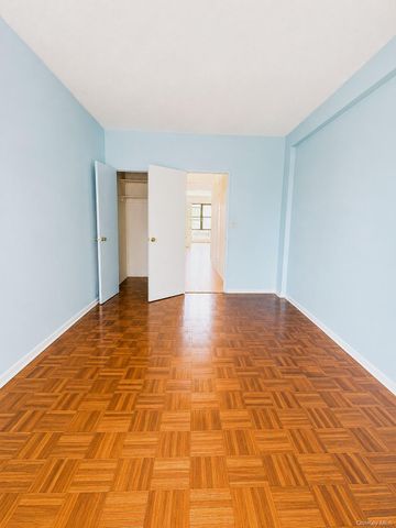 9940 63 Road 1R, Rego Park, NY 11374