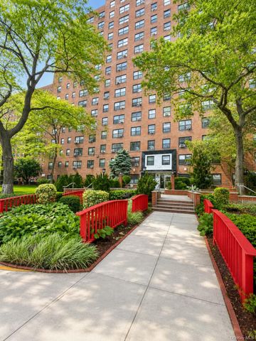 9940 63 Road 1R, Rego Park, NY 11374