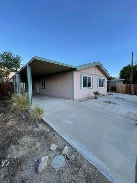 Image 2 of property listing at 32142 Wells Fargo Road, Thousand Palms, CA 92276