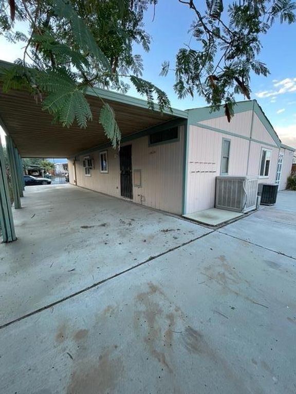 Image 23 of property listing at 32142 Wells Fargo Road, Thousand Palms, CA 92276