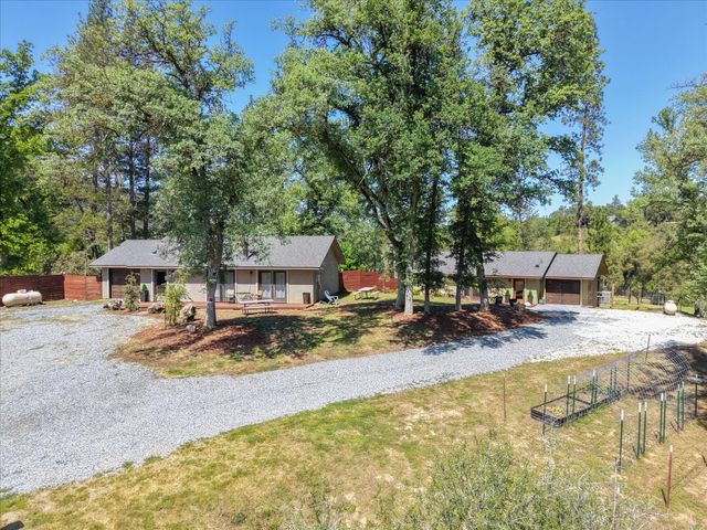 45893 Sutton Dr, Oakhurst, CA 93644