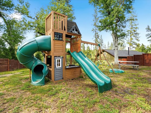 45893 Sutton Dr, Oakhurst, CA 93644