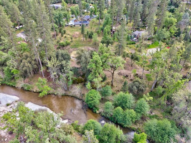 45893 Sutton Dr, Oakhurst, CA 93644