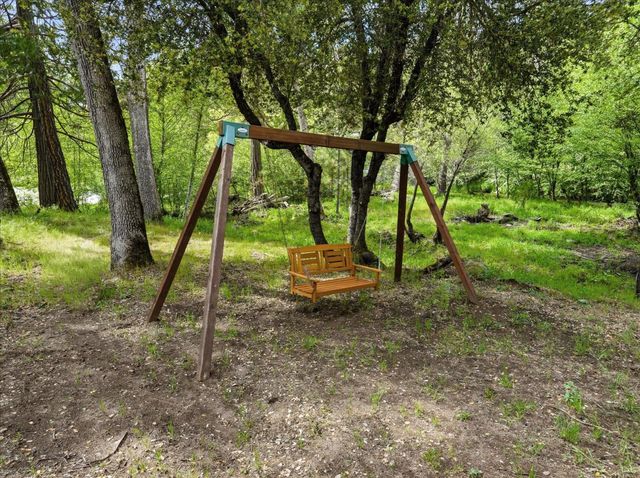 45893 Sutton Dr, Oakhurst, CA 93644