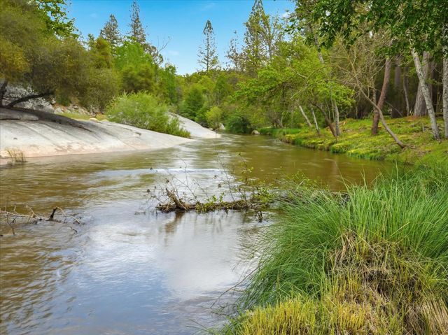 45893 Sutton Dr, Oakhurst, CA 93644