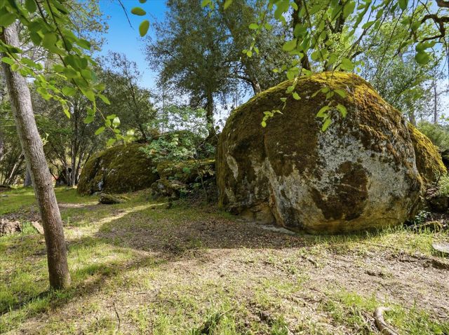 45893 Sutton Dr, Oakhurst, CA 93644