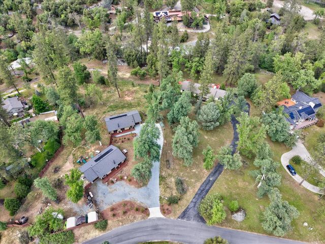 45893 Sutton Dr, Oakhurst, CA 93644