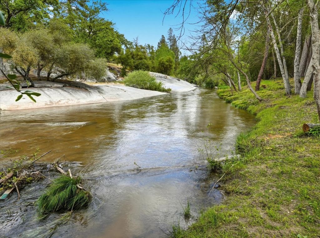 45893 Sutton Dr, Oakhurst, CA 93644