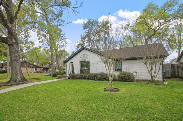 15542 Edenvale Street, Friendswood, TX 77546