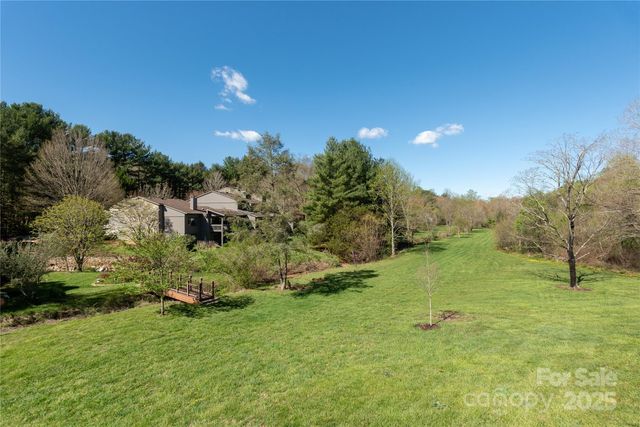 530 Crowfields Lane, Asheville, NC 28803