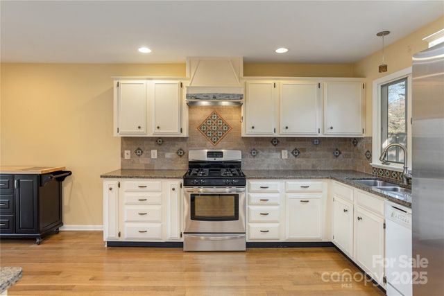 530 Crowfields Lane, Asheville, NC 28803