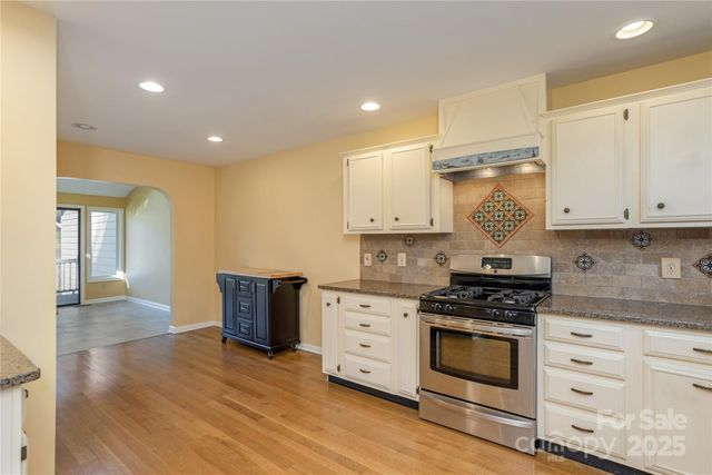 530 Crowfields Lane, Asheville, NC 28803