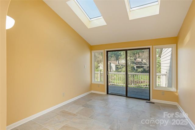 530 Crowfields Lane, Asheville, NC 28803