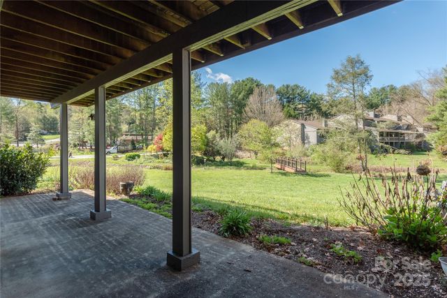 530 Crowfields Lane, Asheville, NC 28803