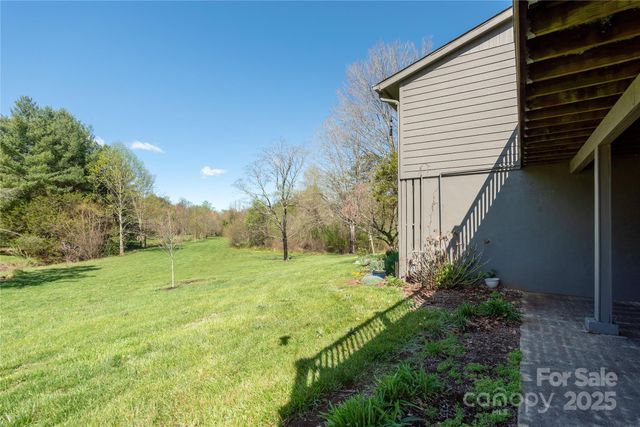 530 Crowfields Lane, Asheville, NC 28803