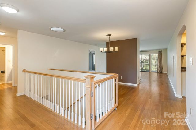 530 Crowfields Lane, Asheville, NC 28803