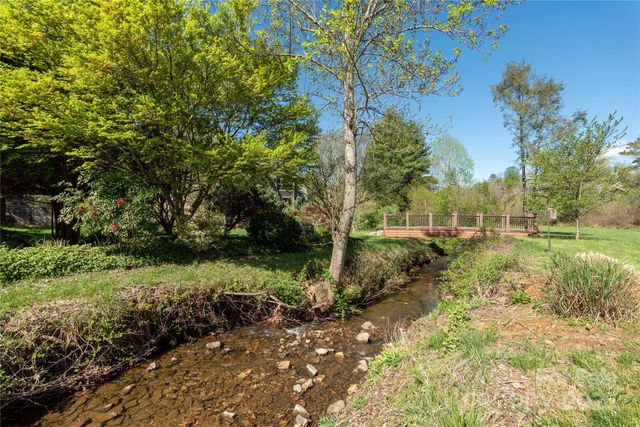 530 Crowfields Lane, Asheville, NC 28803