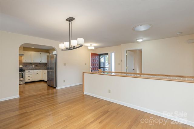 530 Crowfields Lane, Asheville, NC 28803