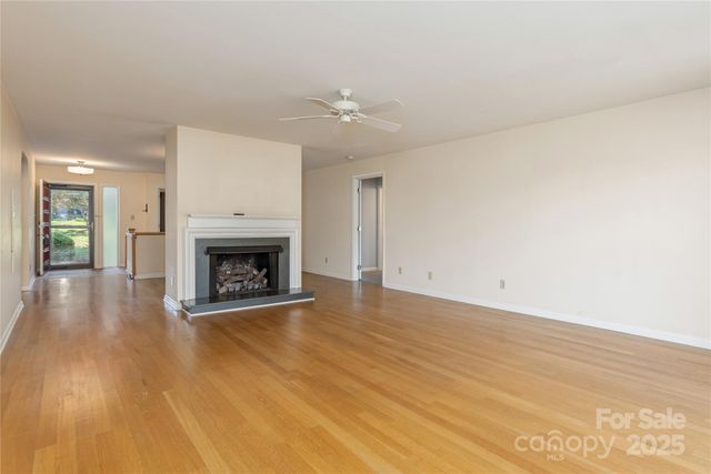 530 Crowfields Lane, Asheville, NC 28803