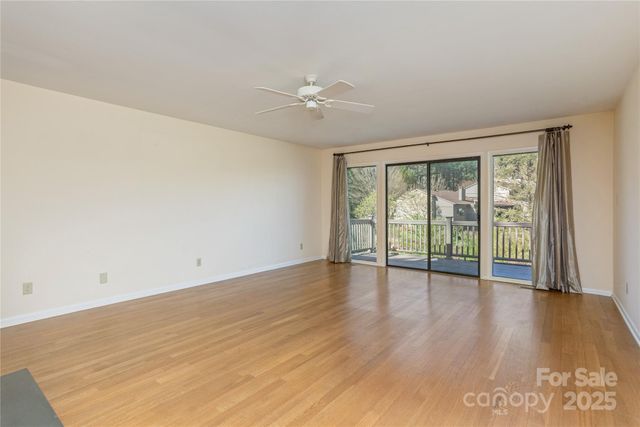 530 Crowfields Lane, Asheville, NC 28803