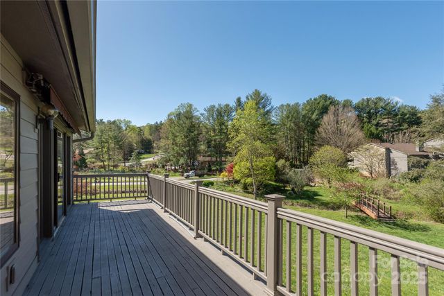 530 Crowfields Lane, Asheville, NC 28803