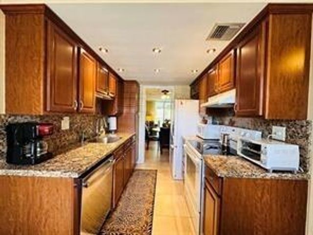 3099 NW 48th Avenue 253, Lauderdale Lakes, FL 33313