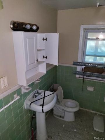 17305 Winston Street, Detroit, MI 48219