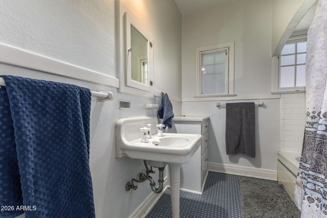 910 W PORTLAND Street, Phoenix, AZ 85007