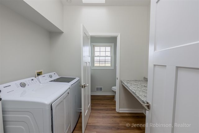 7154 Morse Lake Avenue A, Alto, MI 49302