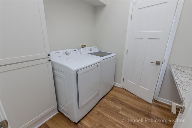 7154 Morse Lake Avenue A, Alto, MI 49302