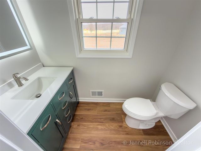 7154 Morse Lake Avenue A, Alto, MI 49302