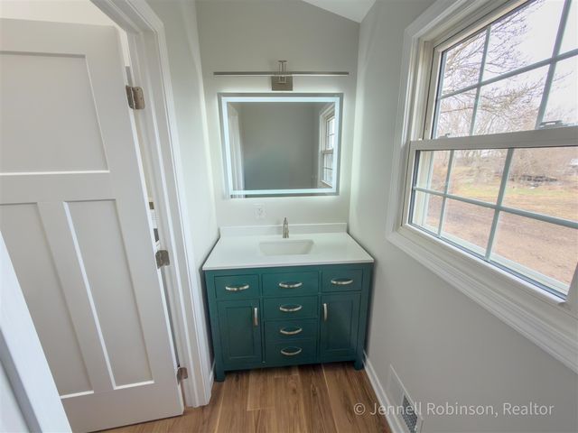 7154 Morse Lake Avenue A, Alto, MI 49302