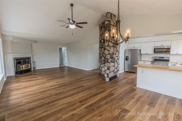 7154 Morse Lake Avenue A, Alto, MI 49302