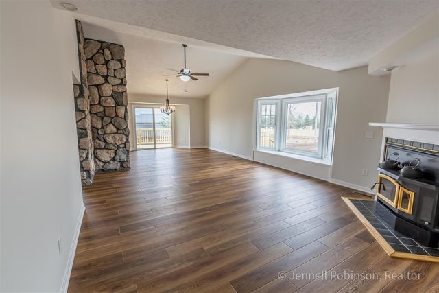 7154 Morse Lake Avenue A, Alto, MI 49302