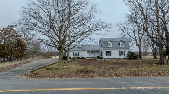 7154 Morse Lake Avenue A, Alto, MI 49302