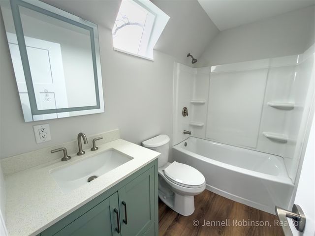 7154 Morse Lake Avenue A, Alto, MI 49302