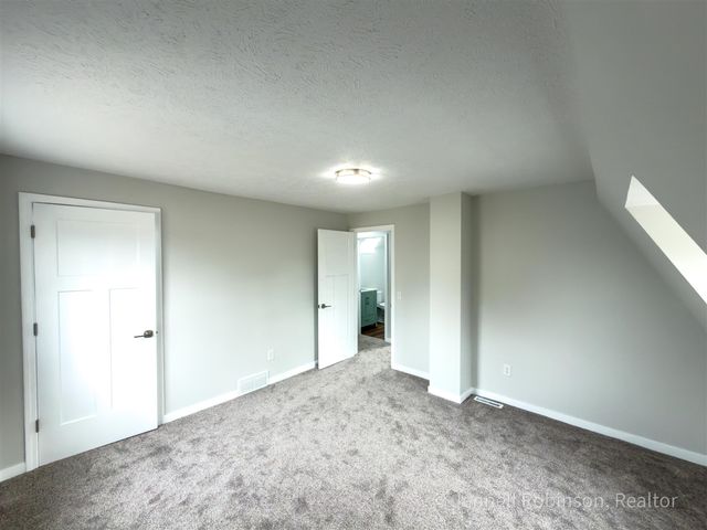7154 Morse Lake Avenue A, Alto, MI 49302