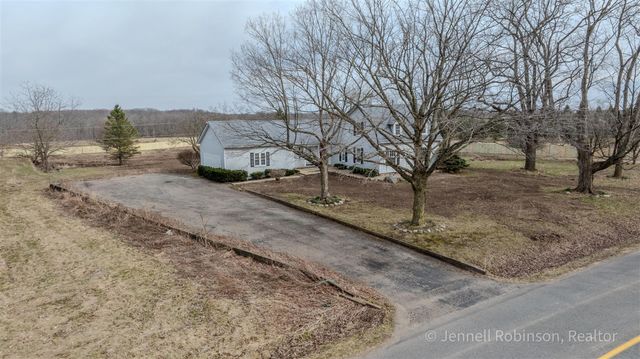 7154 Morse Lake Avenue A, Alto, MI 49302