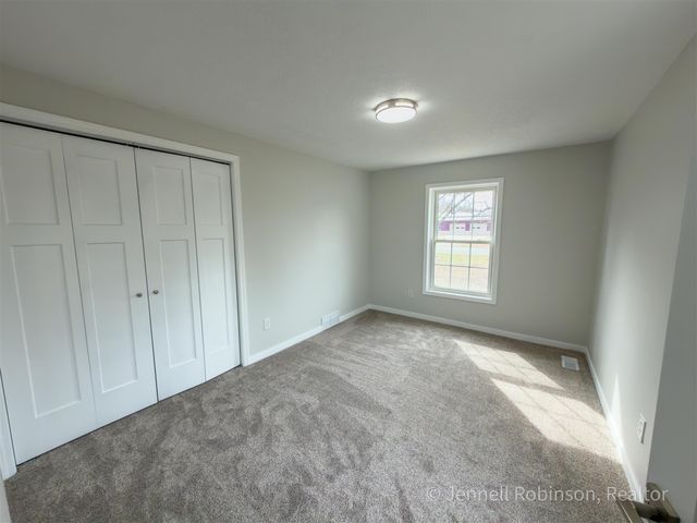 7154 Morse Lake Avenue A, Alto, MI 49302