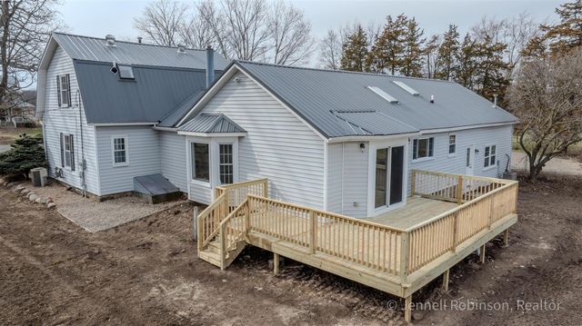 7154 Morse Lake Avenue A, Alto, MI 49302