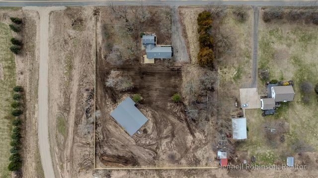 7154 Morse Lake Avenue A, Alto, MI 49302