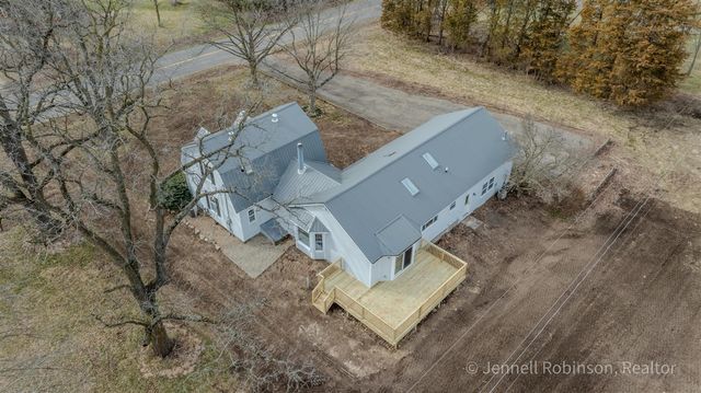 7154 Morse Lake Avenue A, Alto, MI 49302