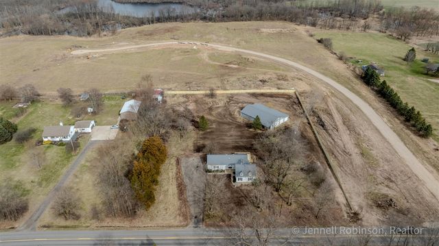 7154 Morse Lake Avenue A, Alto, MI 49302