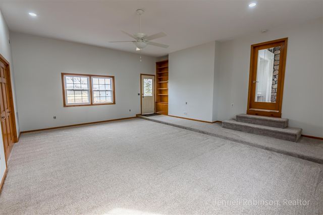 7154 Morse Lake Avenue A, Alto, MI 49302
