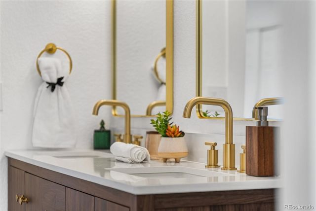 1060 S Parker Road 35, Denver, CO 80231