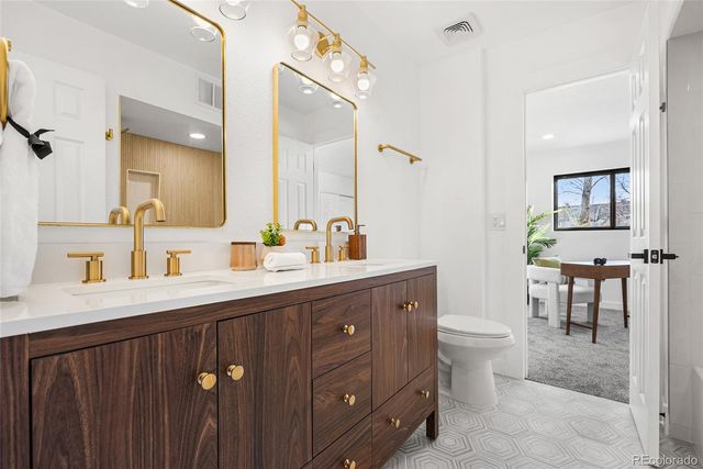 1060 S Parker Road 35, Denver, CO 80231