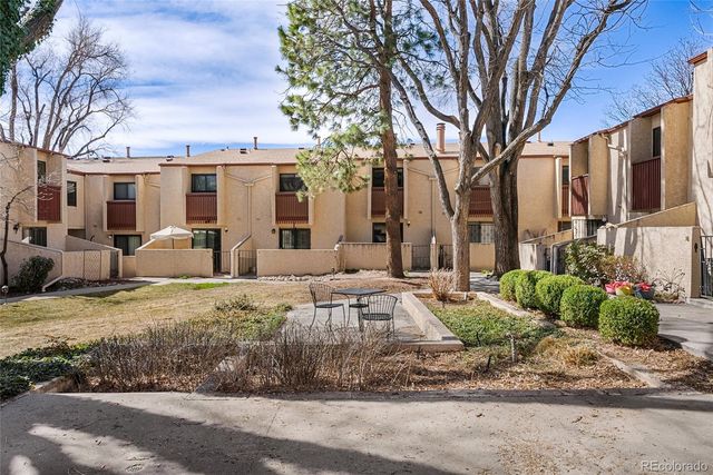 1060 S Parker Road 35, Denver, CO 80231