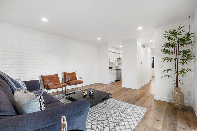 1060 S Parker Road 35, Denver, CO 80231