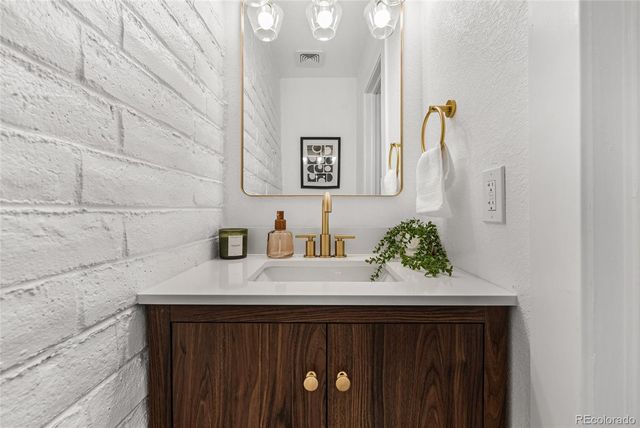 1060 S Parker Road 35, Denver, CO 80231